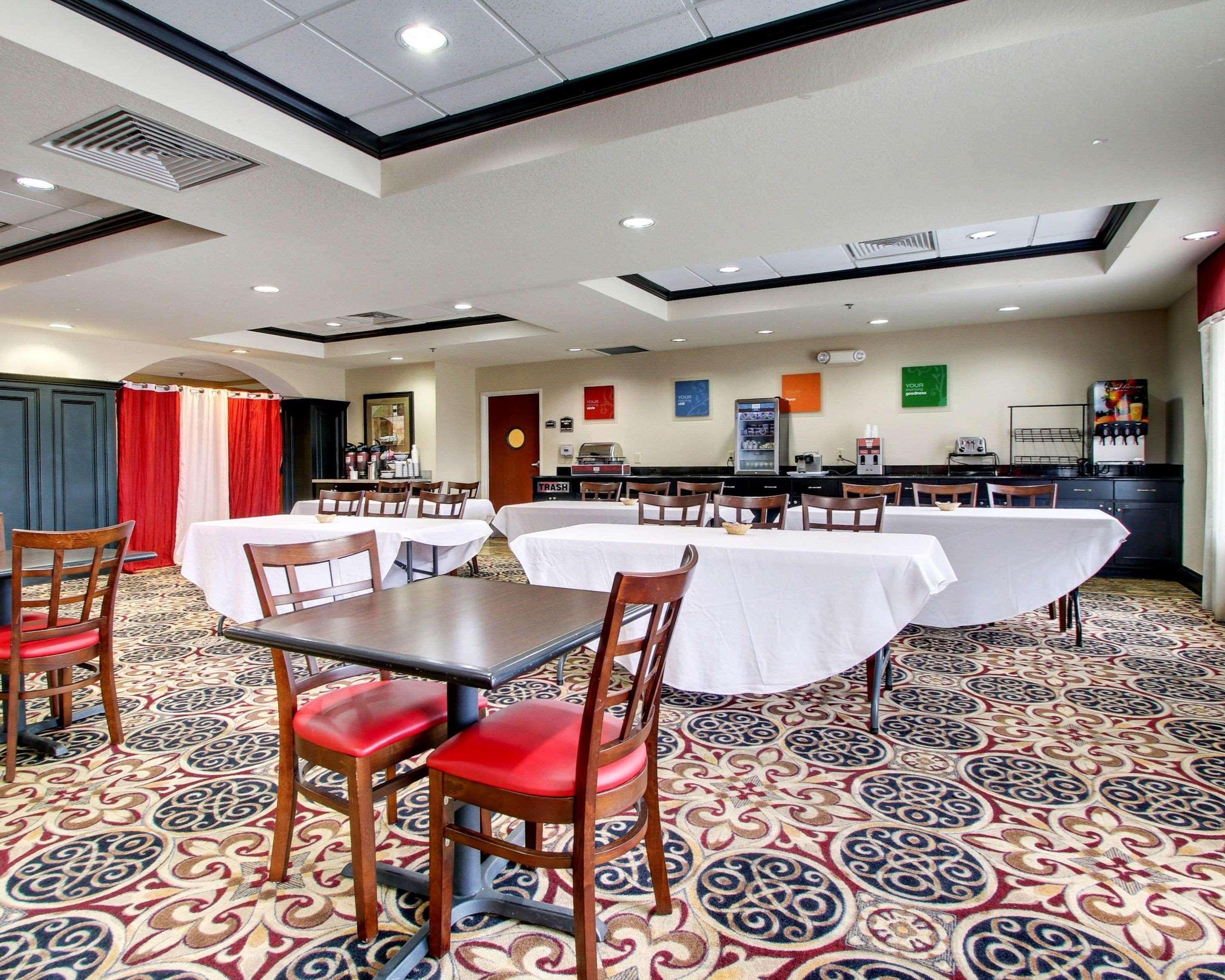 Comfort Inn & Suites Клинтон Экстерьер фото
